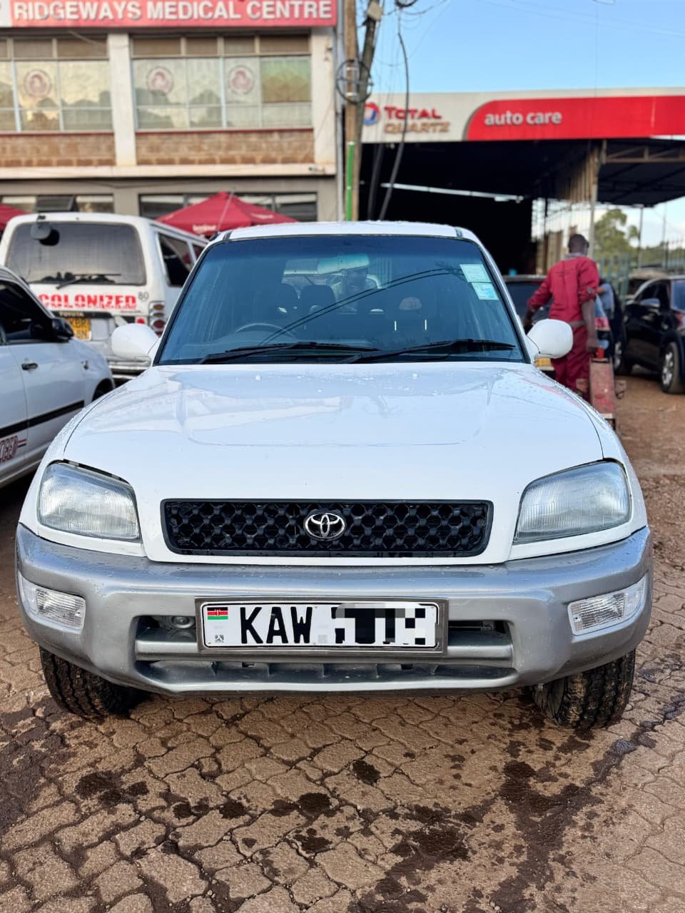 Toyota RAV4 – 2000cc | Pearl White - Deal Motors